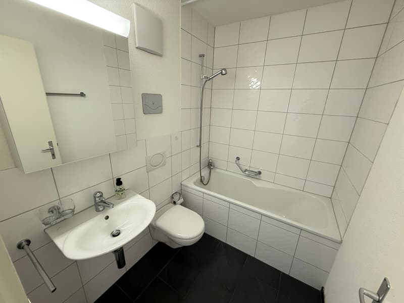 Badezimmer (Beispielfoto aus baugleicher Wohnung; Abweichungen sind möglich)