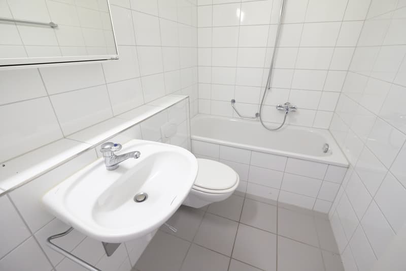 Badezimmer (Beispielfoto aus baugleicher Wohnung, Abweichungen sind möglich)