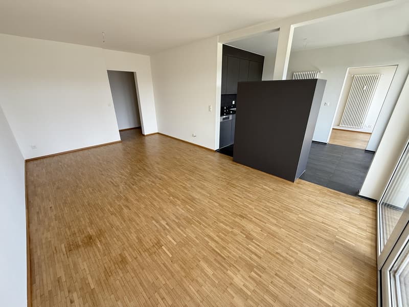 Wohnzimmer (Beispielfoto aus baugleicher Wohnung an der Bäumlihofstrasse: Abweichungen sind möglich)