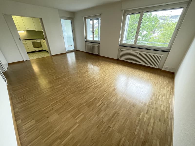 Wohnzimmer (Beispielfoto aus baugleicher Wohnung auf dem 4.OG; Abweichungen sind möglich)