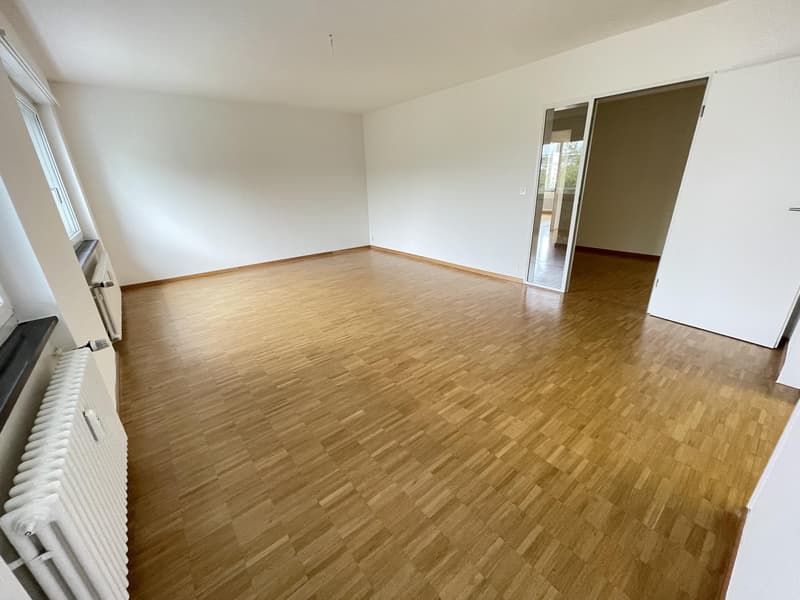 Wohnzimmer (Beispielfoto aus baugleicher Wohnung auf dem 4.OG; Abweichungen sind möglich)