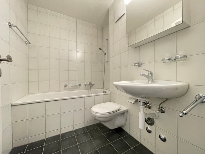 Badezimmer (Beispielfoto aus baugleicher Wohnung auf dem 4.OG; Abweichungen sind möglich)