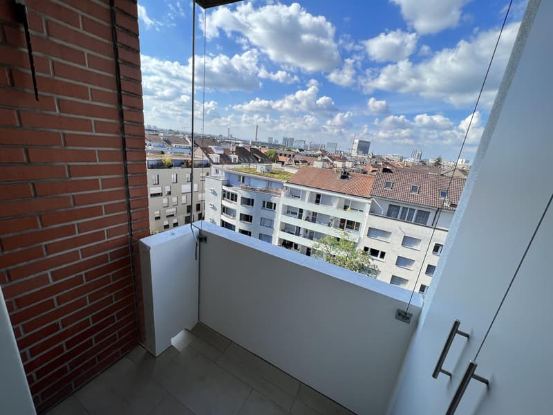 Balkon zur Strassenseite