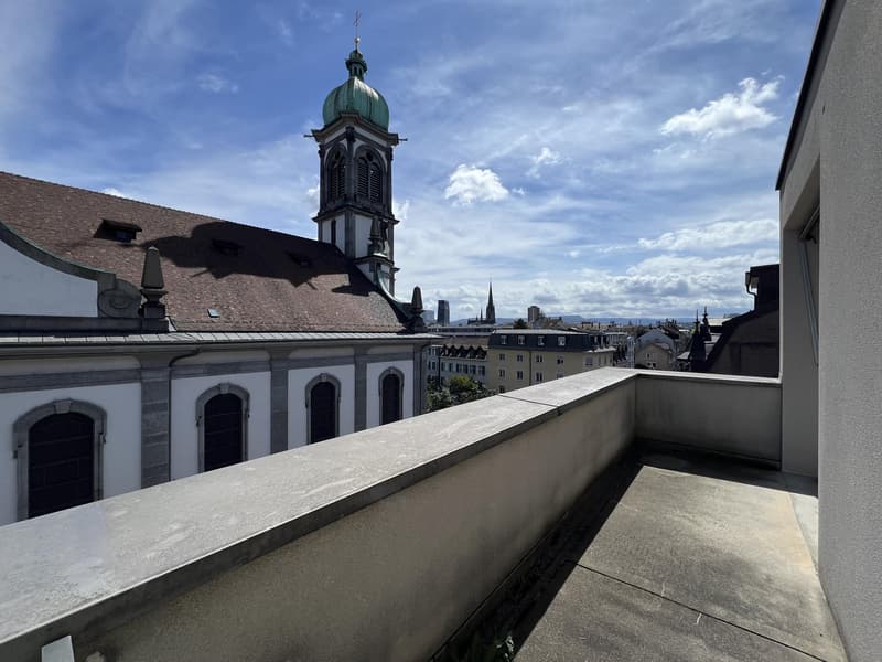 Balkon zur Strasse