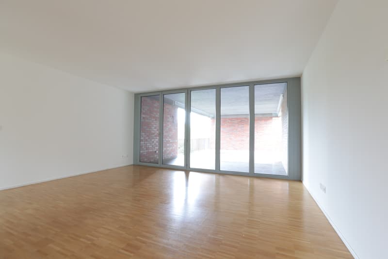 Wohnzimmer (Beispielfoto aus baugleicher Wohnung im 1.OG; Abweichungen sind möglich)