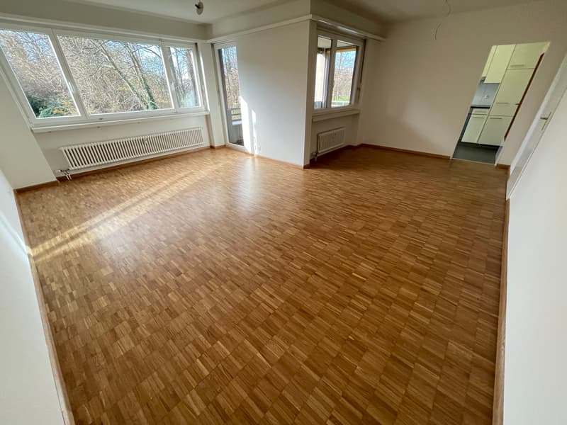 Wohnzimmer (Beispielfoto aus baugleicher Wohnung im EG; Abweichungen sind möglich)