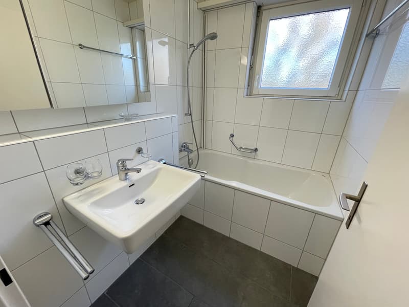 Badezimmer (Beispielfoto aus baugleicher Wohnung im EG; Abweichungen sind möglich)