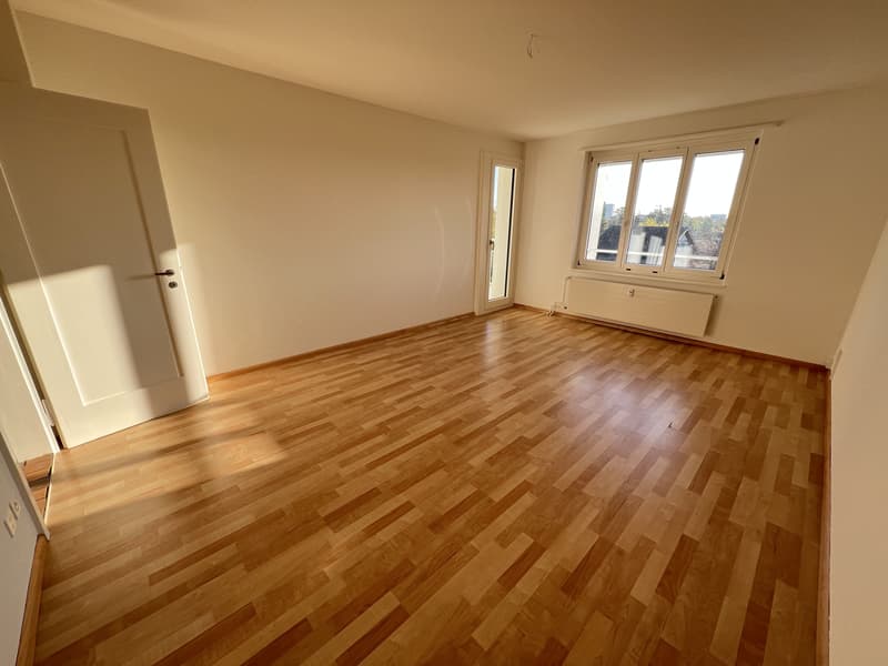 Wohnzimmer (Beispielfoto aus baugleicher Wohnung; Abweichungen sind möglich)