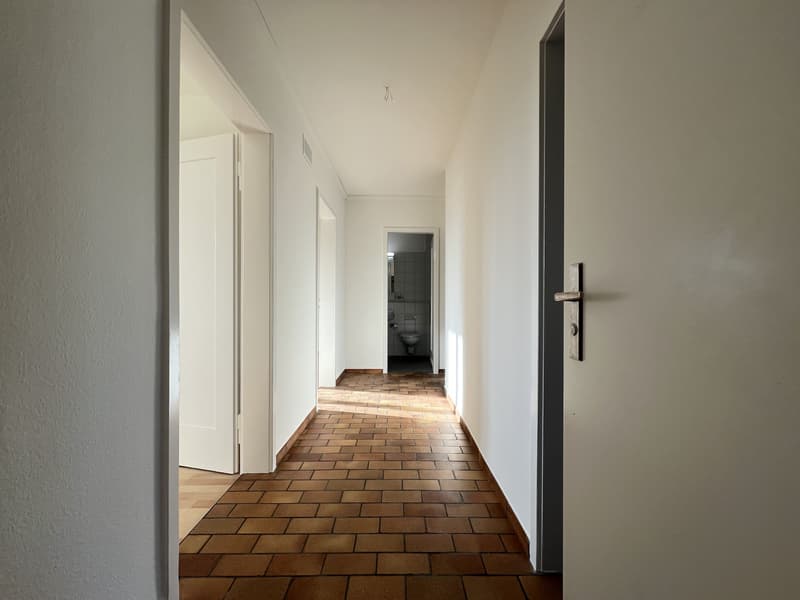 Korridor / Eingang (Beispielfoto aus baugleicher Wohnung; Abweichungen sind möglich)