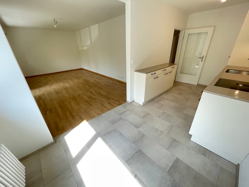 Küche / Essplatz / Wohnzimmer (Beispielfoto aus baugleicher Wohnung im 1.OG; Abweichungen sind möglich)