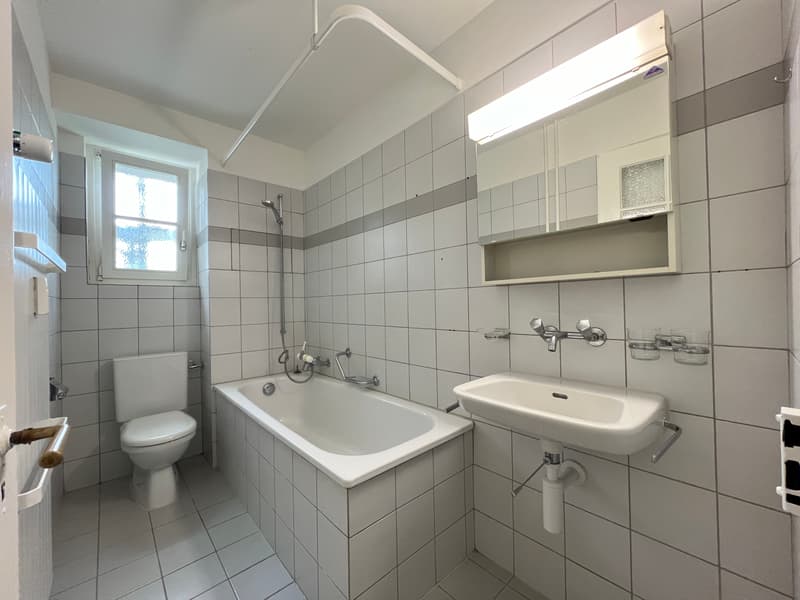 Badezimmer (Beispielfoto aus baugleicher Wohnung; Abweichungen sind möglich)