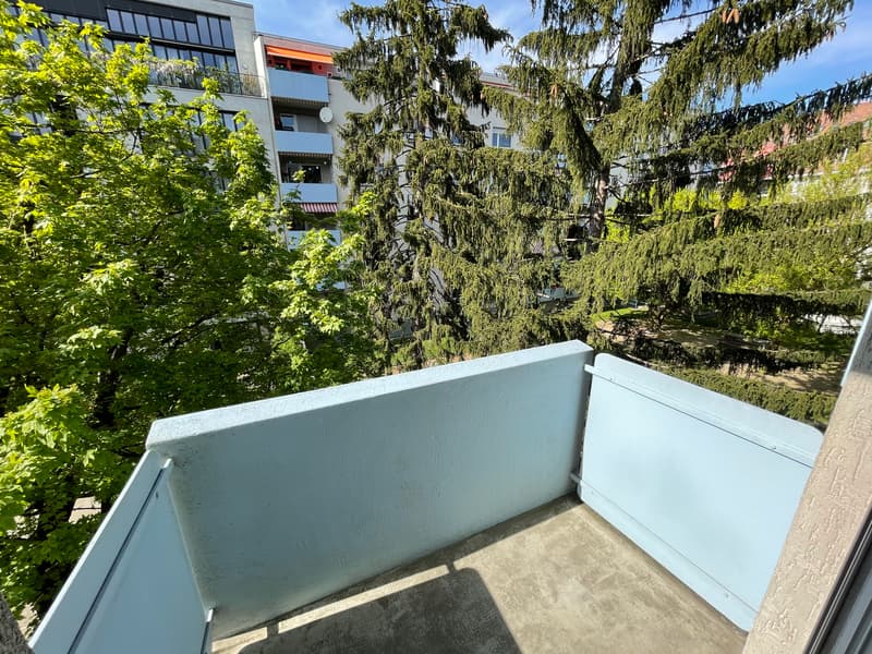 Balkon zur Hofseite (Beispielfoto aus baugleicher Wohnung; Abweichungen sind möglich)