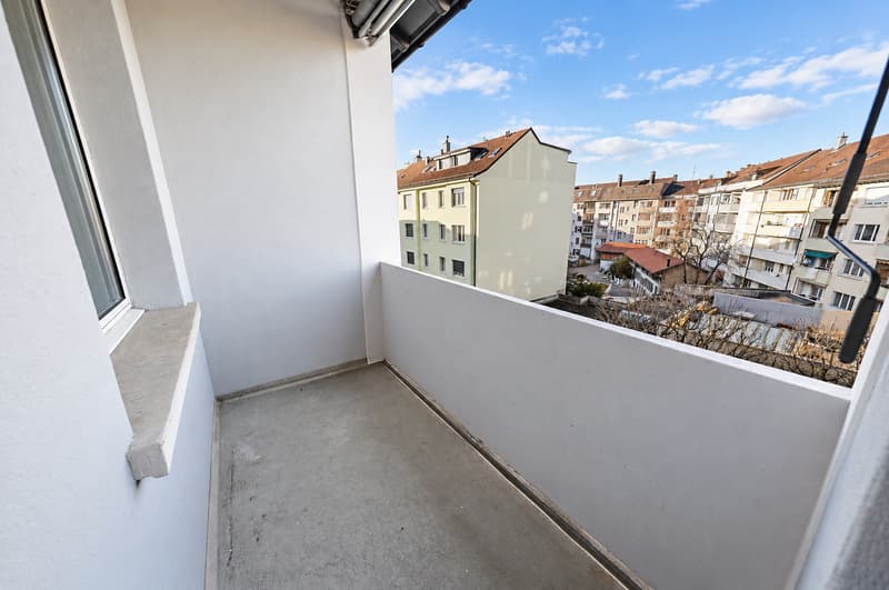 Balkon zur Strassenseite (Beispielaufnahme auf baugleicher Wohnung; Abweichungen sind möglich)