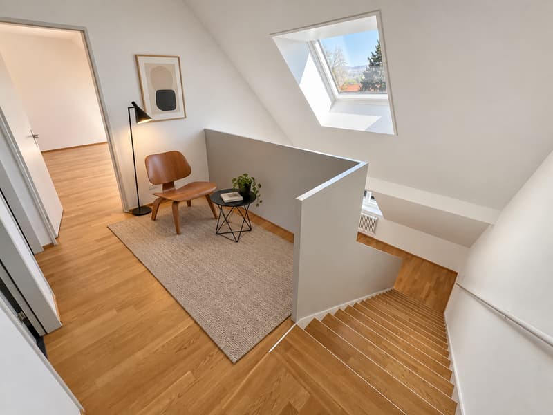 Galerie (Die abgebildeten Möbel wurden mithilfe von KI ergänzt und dienen ausschliesslich der Veranschaulichung der Räume; die Wohnung wird unmöbliert vermietet)