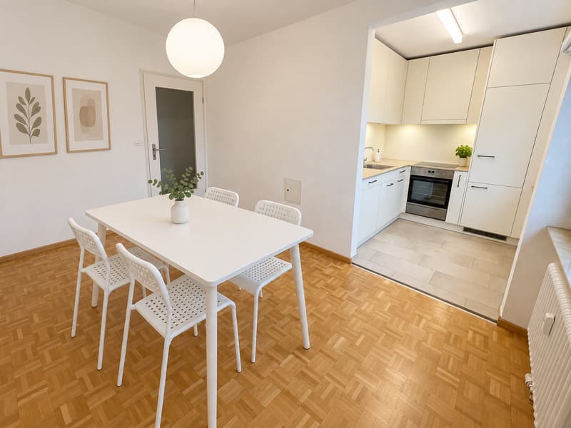 Esszimmer (Die abgebildeten Möbel wurden mithilfe von KI ergänzt und dienen ausschliesslich der Veranschaulichung der Räume; die Wohnung wird unmöbliert vermietet)