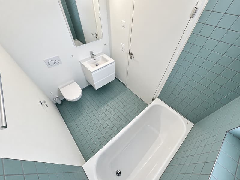 Badezimmer (Foto aus baugleicher Wohnung; kleinere Abweichungen sind möglich)