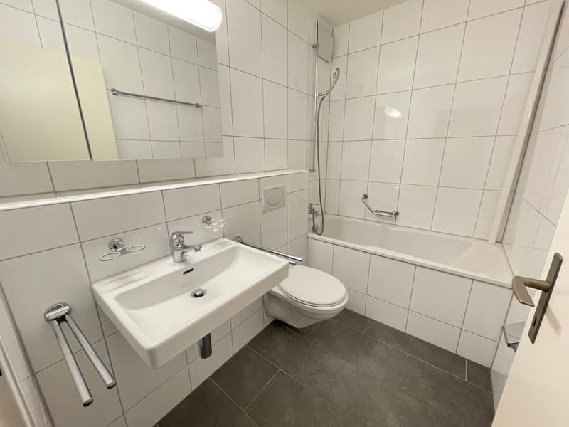 Badezimmer (Beispielfoto aus baugleicher Wohnung; Abweichungen sind möglich)