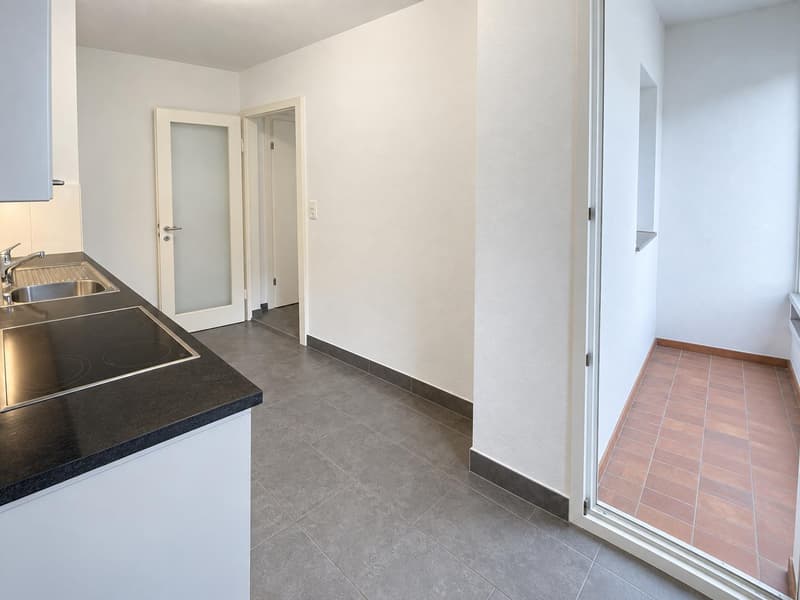 Küche / Balkon (Beispielfoto aus baugleicher Wohnung; Abweichungen sind möglich)