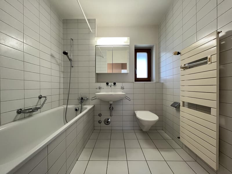 Badezimmer (Beispielfoto aus baugleicher Wohnung; Abweichungen sind möglich)