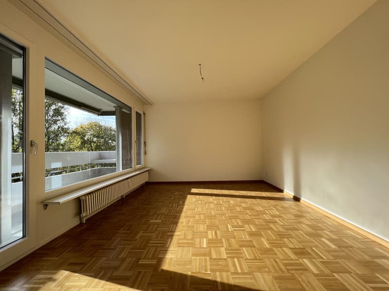 Wohnzimmer (Beispielfoto aus baugleicher Wohnung im 4.OG; Abweichungen sind möglich)
