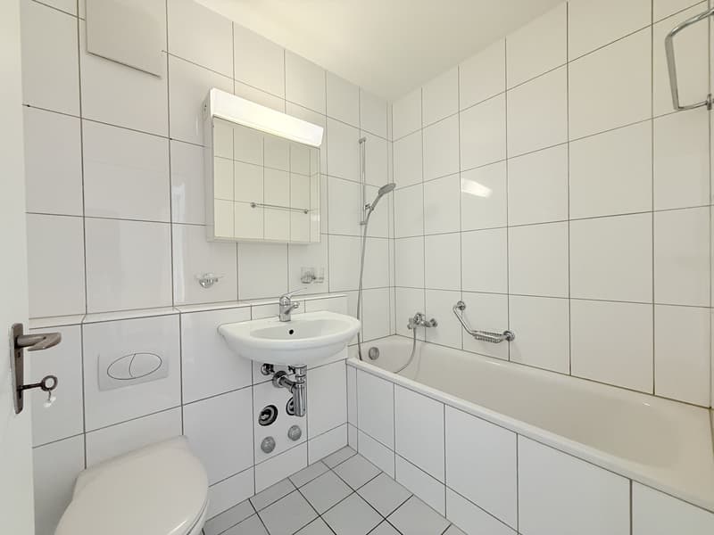 Badezimmer (Beispielfoto aus baugleicher Wohnung; Abweichungen sind mögich)