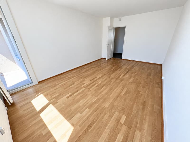 Wohnzimmer (Beispielfoto aus baugleicher Wohnung im 2.OG; Abweichungen sind möglich)