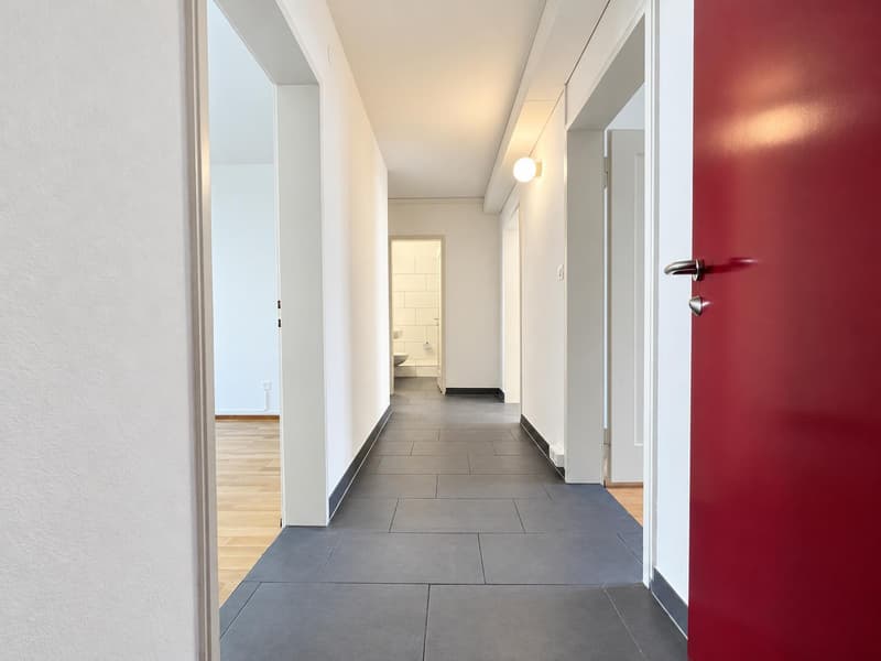 Korridor / Eingang (Beispielfoto aus baugleicher Wohnung im 2.OG; Abweichungen sind möglich)
