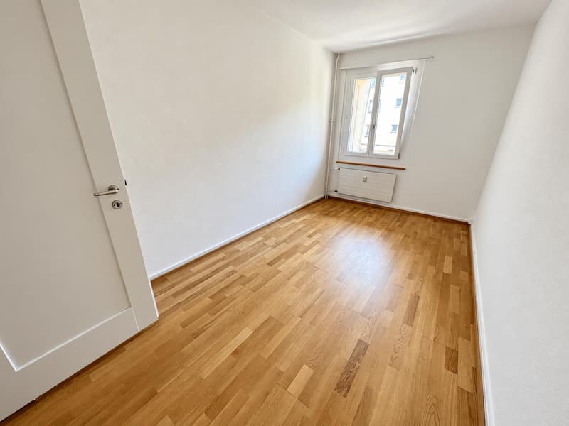 Zimmer 2 (Beispielfoto aus baugleicher Wohnung im 2.OG; Abweichungen sind möglich)