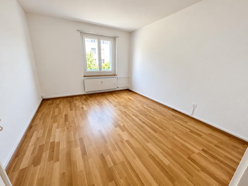 Zimmer 1 (Beispielfoto aus baugleicher Wohnung im 2.OG; Abweichungen sind möglich)