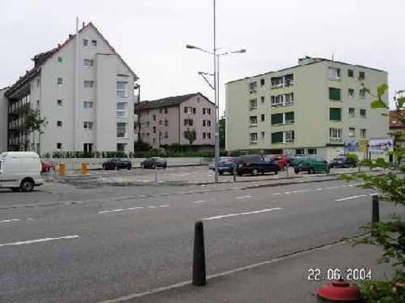 Aussenparkplätze und Tiefgaragenparkplätze an zentraler Lage (1)