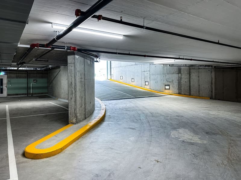 Parkplatz in Einstellhalle zu vermieten (2)