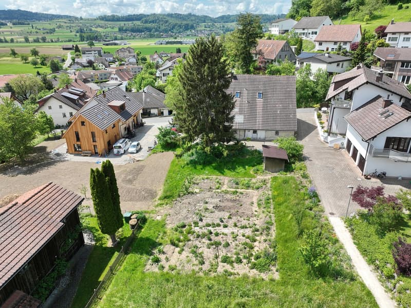 Ehemaliges Bauernhaus  mit 2 Wohnungen auf 1'400 m² Land (Kernzone) (2)