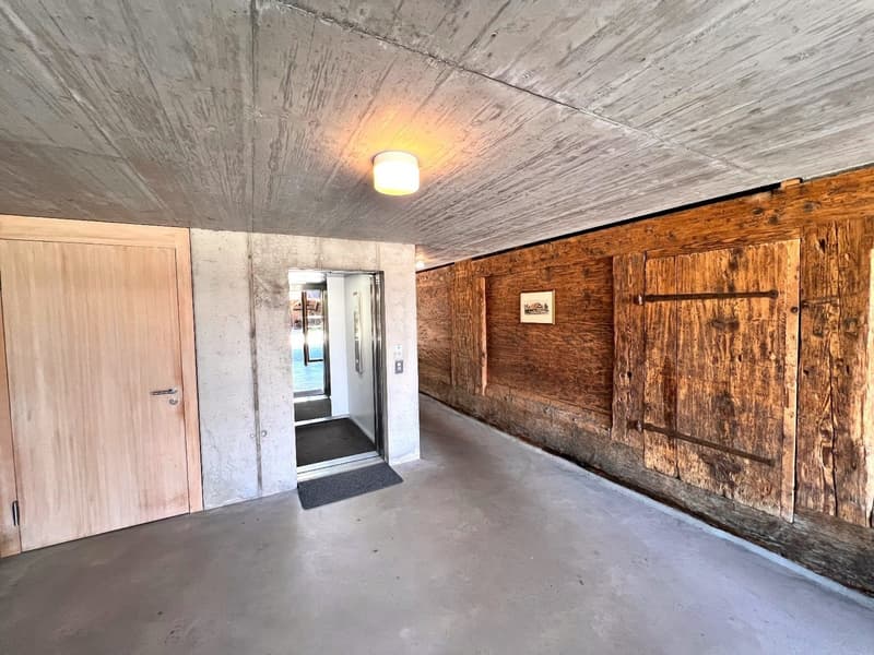 3.5-Room Apartment with Charm by the Village Fountain (13)