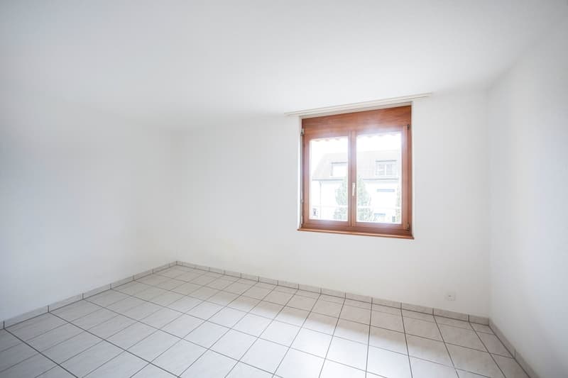 Attractive 3.5-room apartment with balcony including storage room in the basement and parking space in Oberbipp (11)