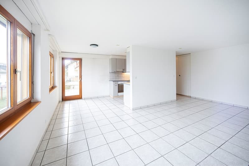 Attractive 3.5-room apartment with balcony including storage room in the basement and parking space in Oberbipp (5)