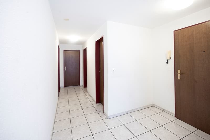 Attractive 3.5-room apartment with balcony including storage room in the basement and parking space in Oberbipp (12)