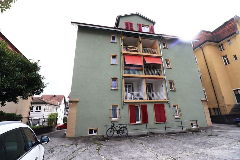 Beautiful old building apartment (2)