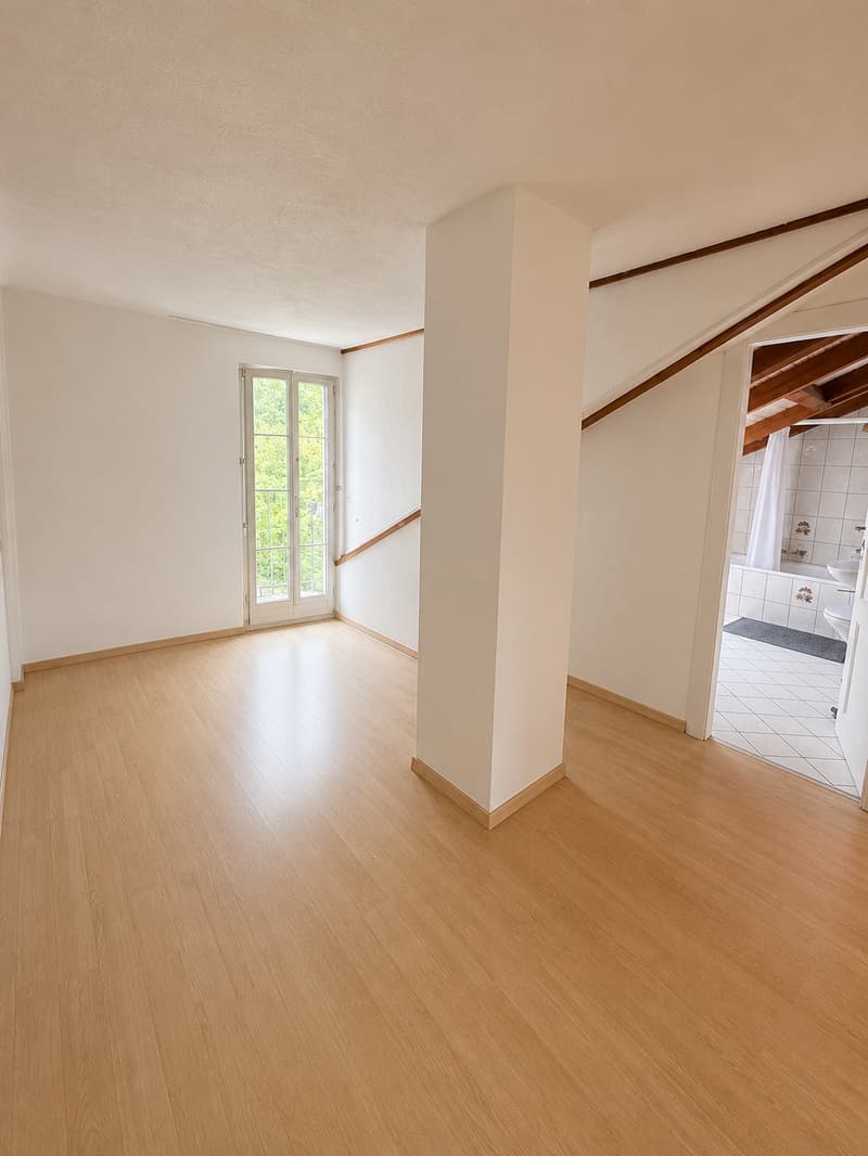 Charmante 3.5-Zimmer-Wohnung im Dachgeschoss (3)