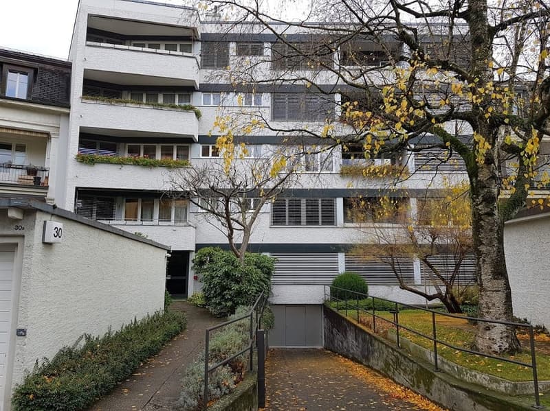 Einstellhallenplatz und Motorradplätze im Breitenrainquartier zu vermieten (2)