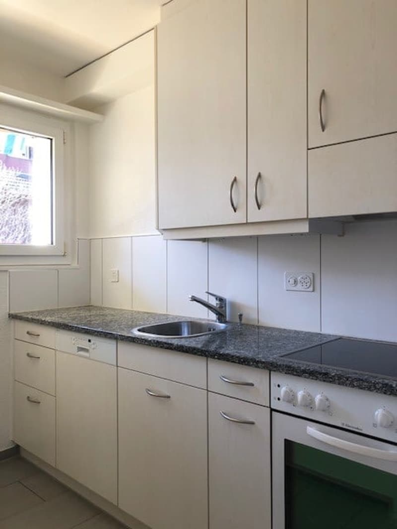 Bello appartamento di 3 locali in affitto a Niederscherli (2)