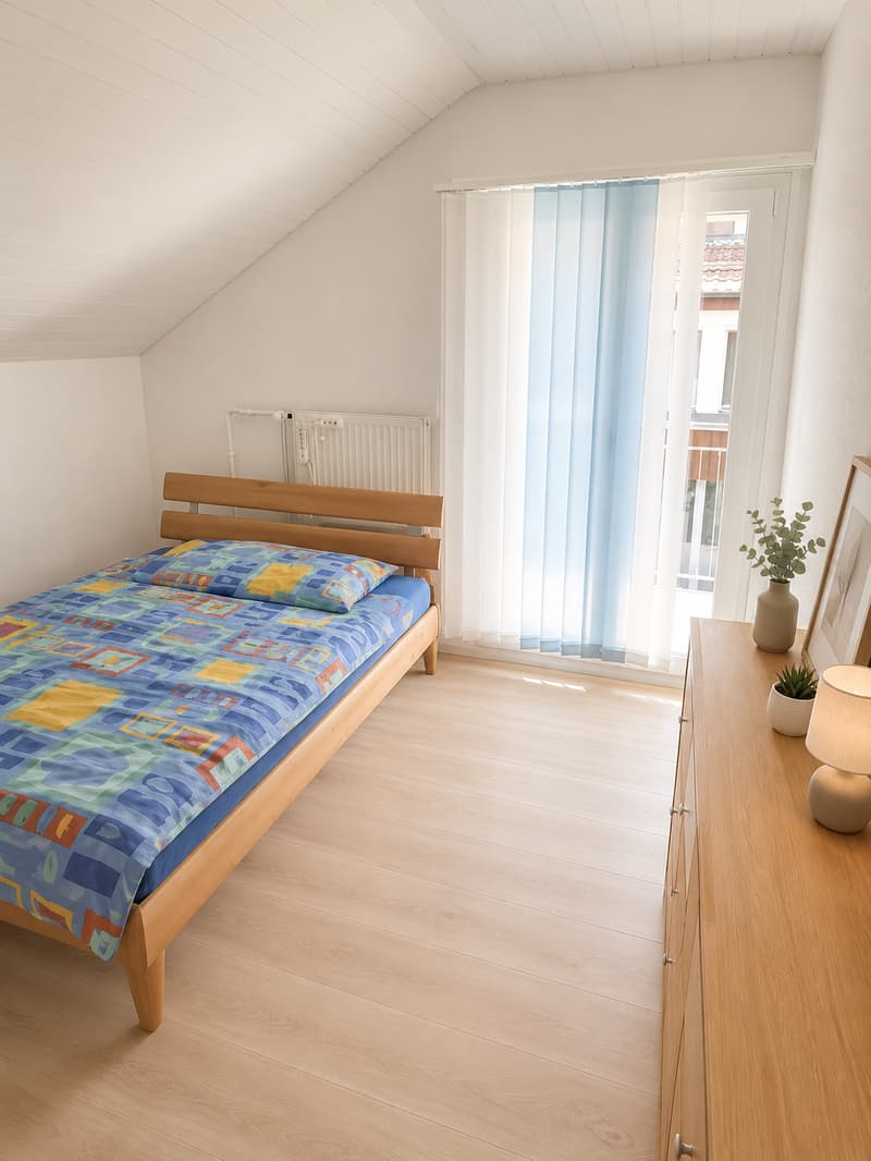Charming 2-room attic apartment with balcony in Wabern (5)
