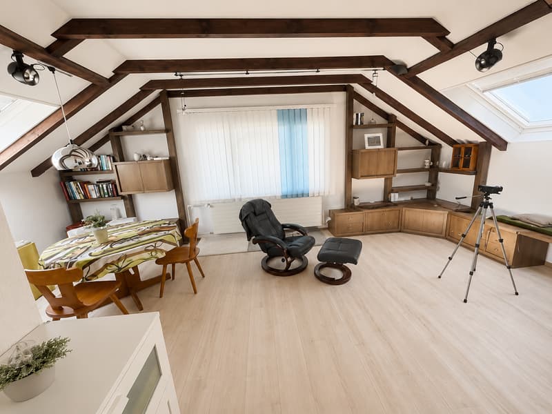 Charming 2-room attic apartment with balcony in Wabern (4)