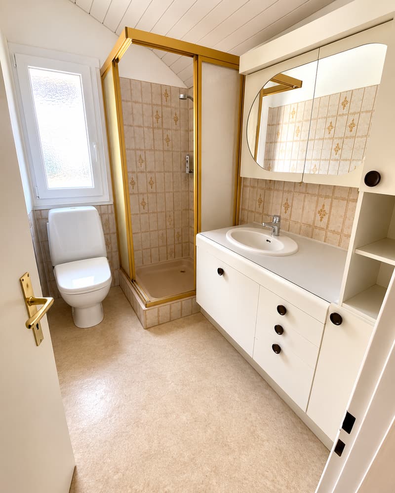 Charming 2-room attic apartment with balcony in Wabern (3)