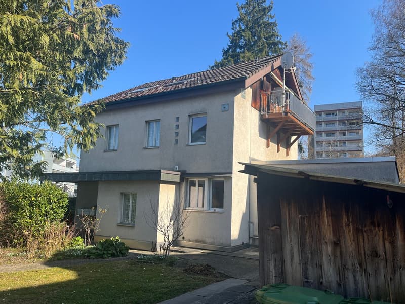 Charming 2-room attic apartment with balcony in Wabern (1)