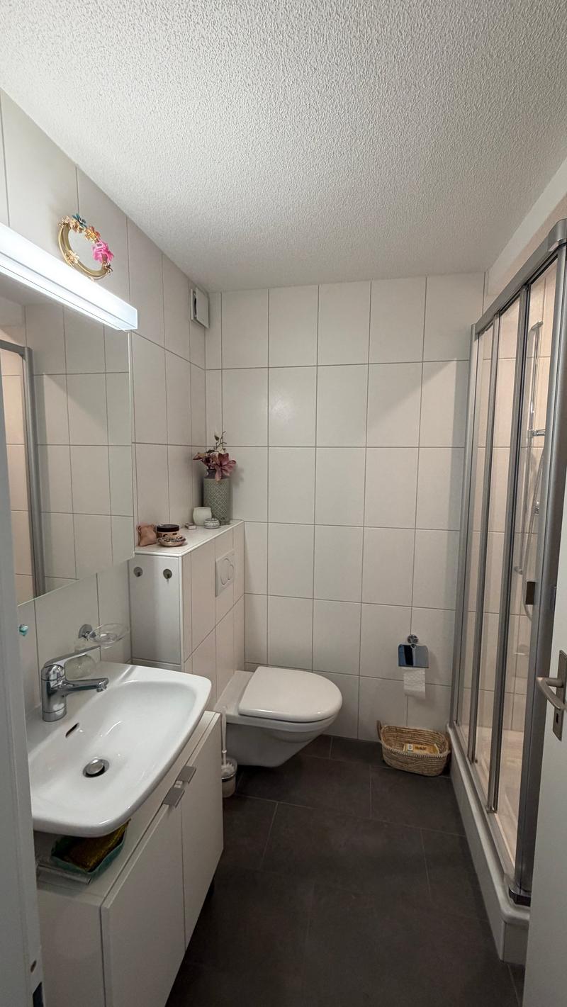 Modern 3-room apartment with balcony (7)