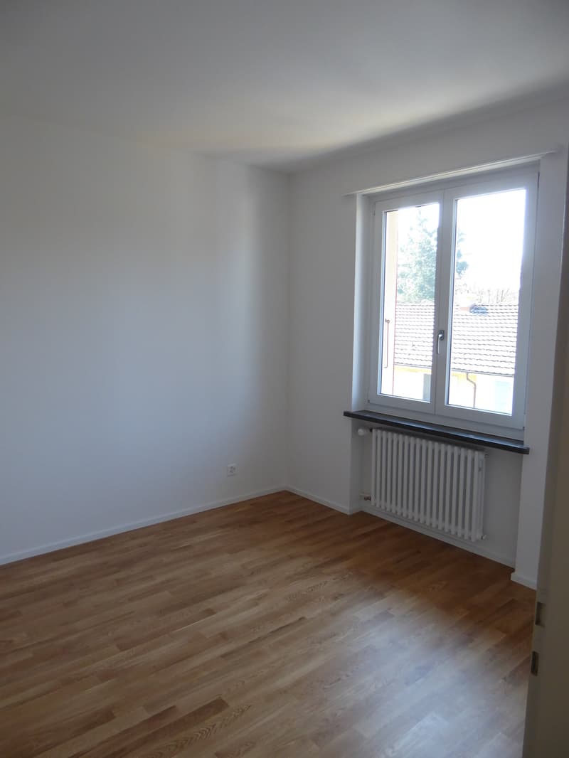 Sehr helle, sonnige 2-Zi. Wohnung im 2. OG (4)