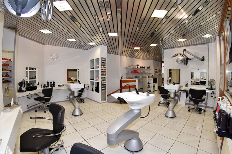 Eigener Coiffeur-/Beauty-Salon - eingerichtet & bezugsbereit