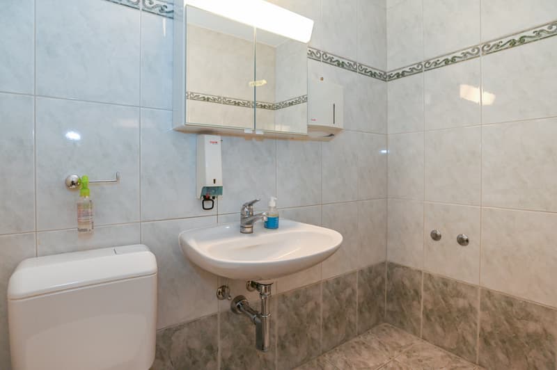 Nasszelle mit Anschlüssen für Bad/Dusche