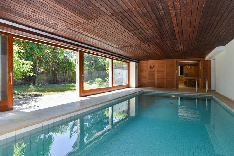 Private indoor pool included, unique living experience (2)