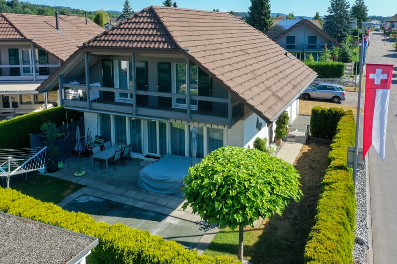 Entretenu, détaché avec double garage séparé (2)